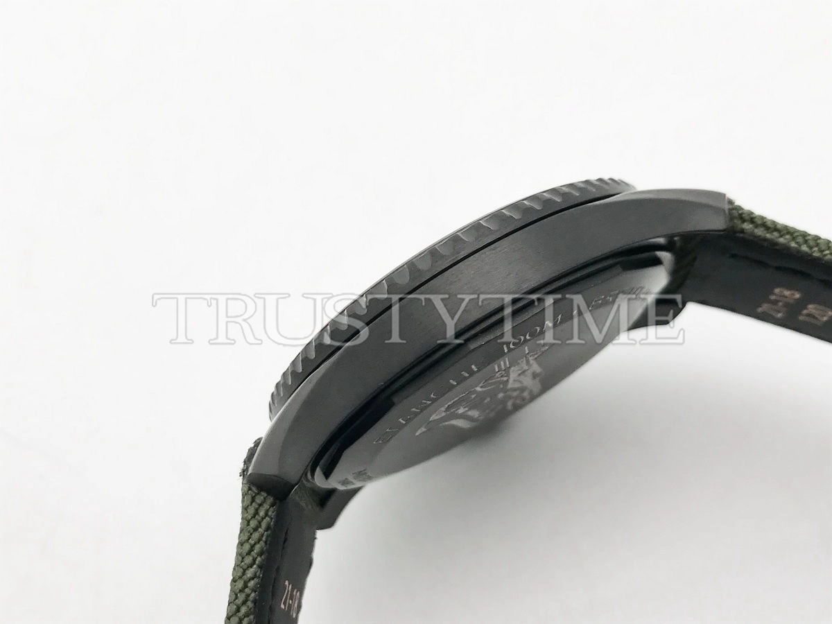 Копия часов Breitling Aviator 8 Automatic Curtiss Warhawk 41 M173152A1L1X2