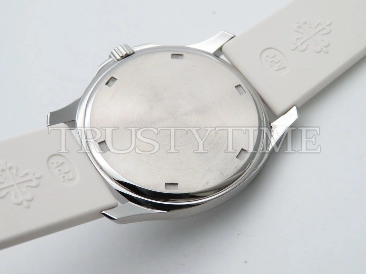Копия часов Patek Philippe Aquanaut Quartz Ladies 35mm 5067A-024