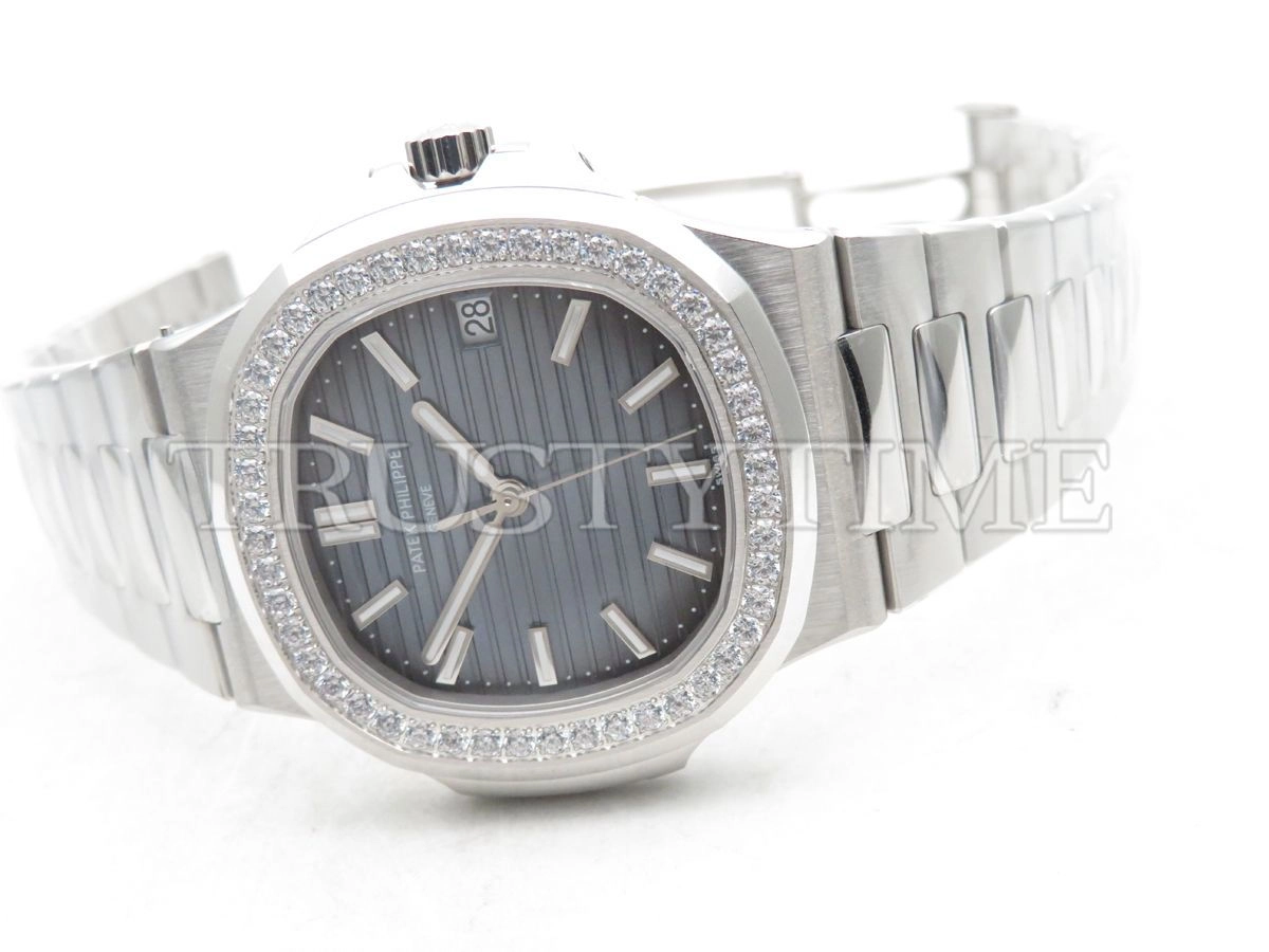 Копия часов Patek Philippe Nautilus 40mm 5713/1G-001