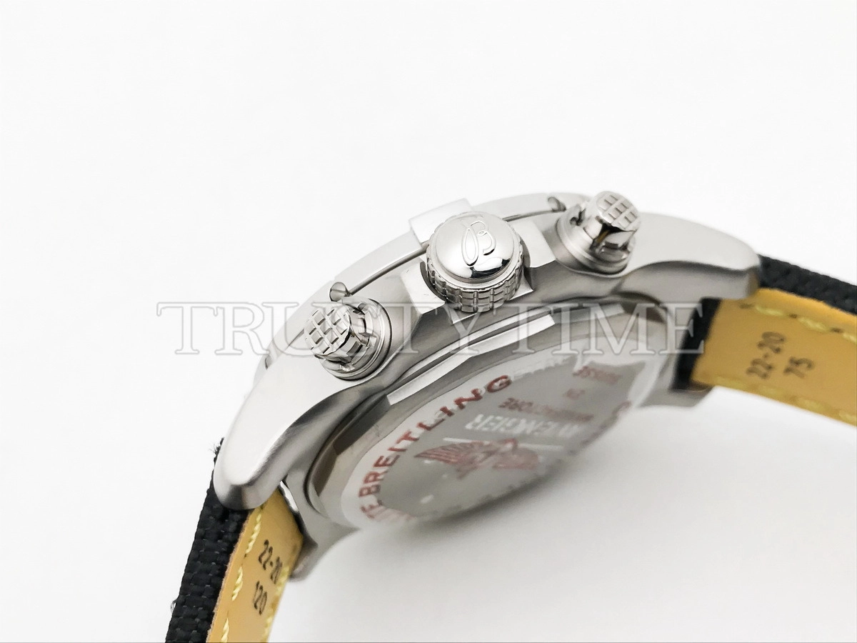 Копия часов Breitling Avenger Chronograph 45 A13317101B1X1