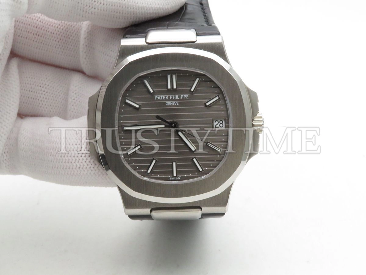 Копия часов Patek Philippe Nautilus 40mm 5711G-001