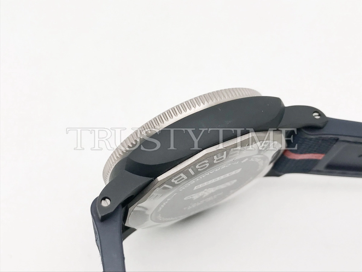 Копия часов Panerai Submersible QuarantaQuattro Luna Rossa Ti-Ceramitech™ PAM01543