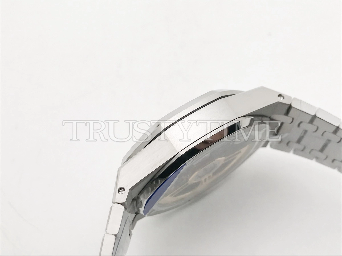 Копия часов Audemars Piguet Royal Oak Selfwinding Chronograph 26240ST.OO.1320ST.05