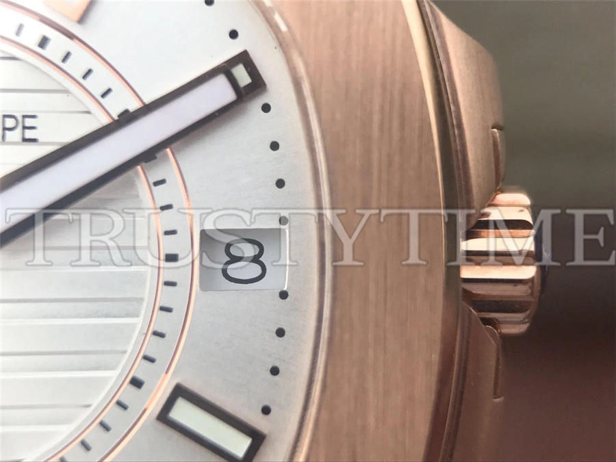 Копия часов Patek Philippe Nautilus Ladies 32mm 7011/1R-001