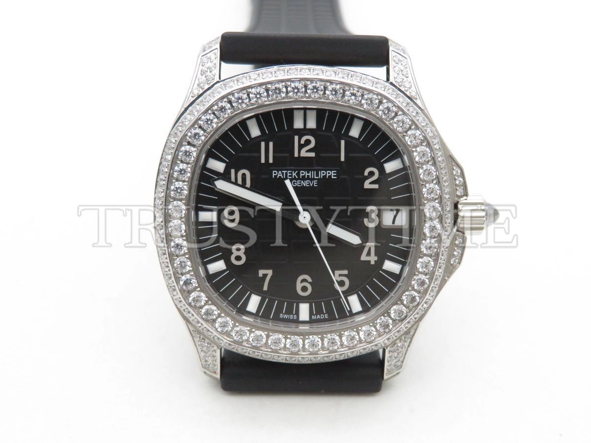 Копия часов Patek Philippe Aquanaut Automatic Ladies 35mm 5069G-001
