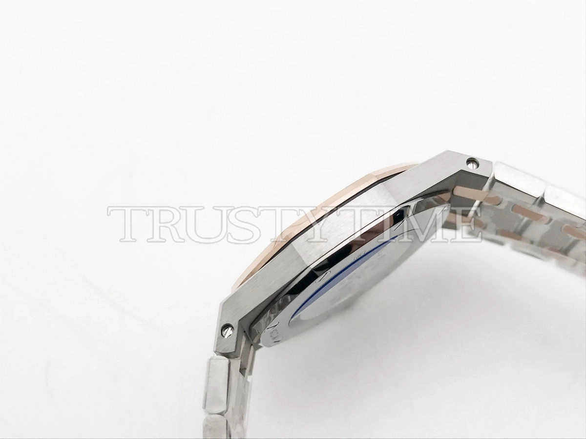 Копия часов Audemars Piguet Royal Oak Ladies 33mm 67651SR.ZZ.1261SR.01
