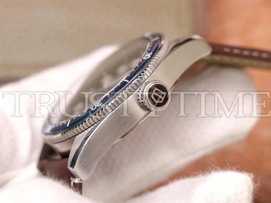 Копия часов Tag Heuer Autavia Isograph Calibre 5 42mm WBE5116.FC8266