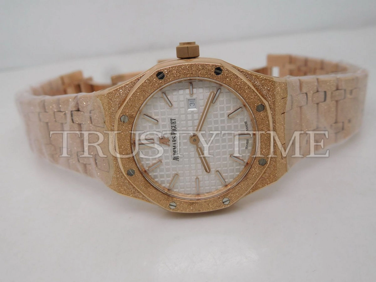 Копия часов Audemars Piguet Royal Oak Frosted 33mm 67653OR.GG.1263OR.01