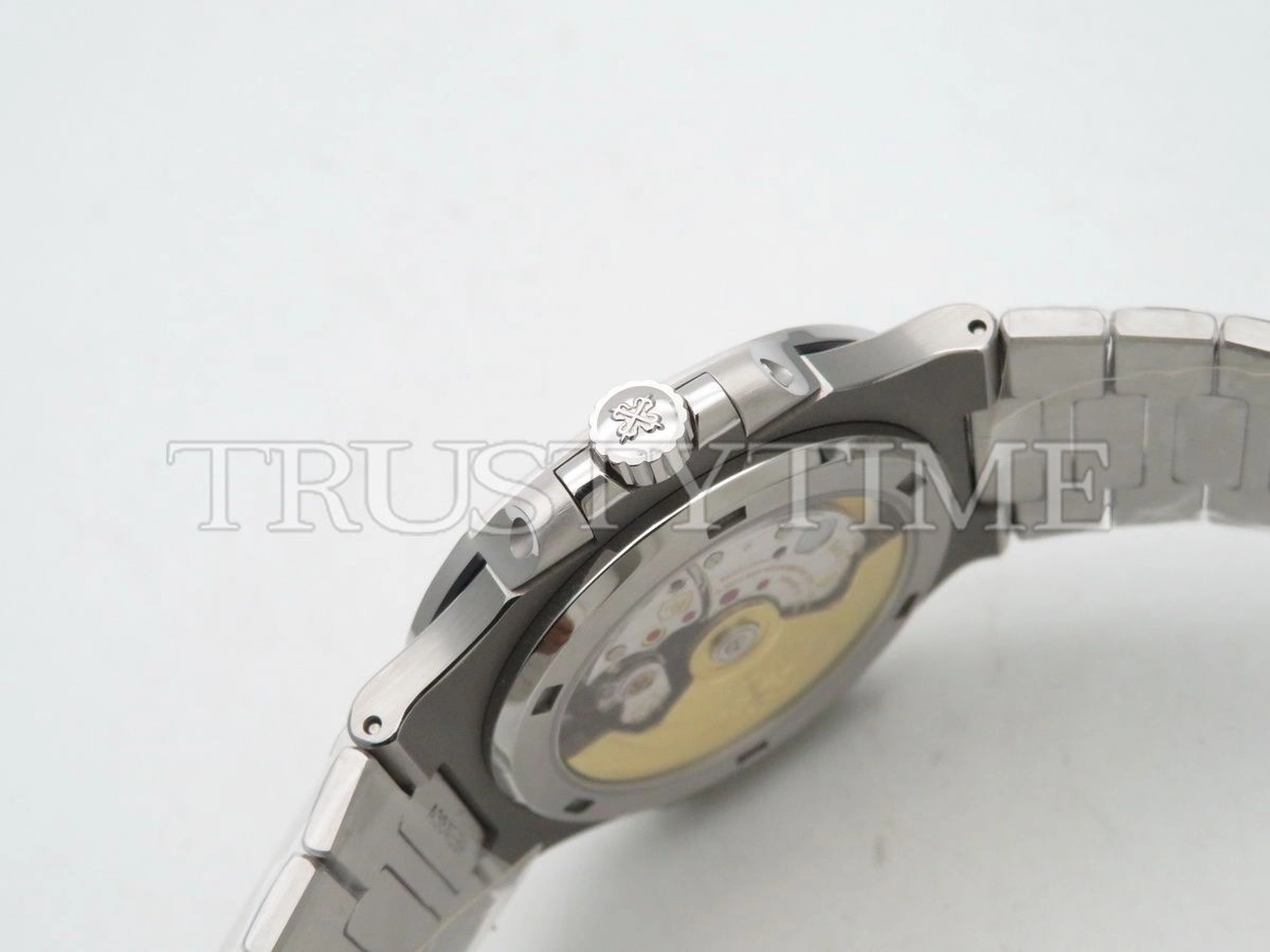 Копия часов Patek Philippe Nautilus 40mm 3711/1G-001