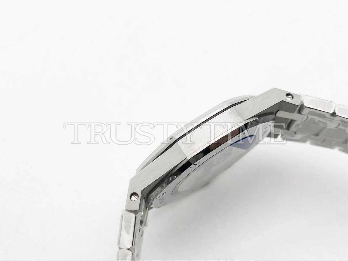 Копия часов Audemars Piguet Royal Oak Ladies 33mm 67651ST.ZZ.1261ST.01