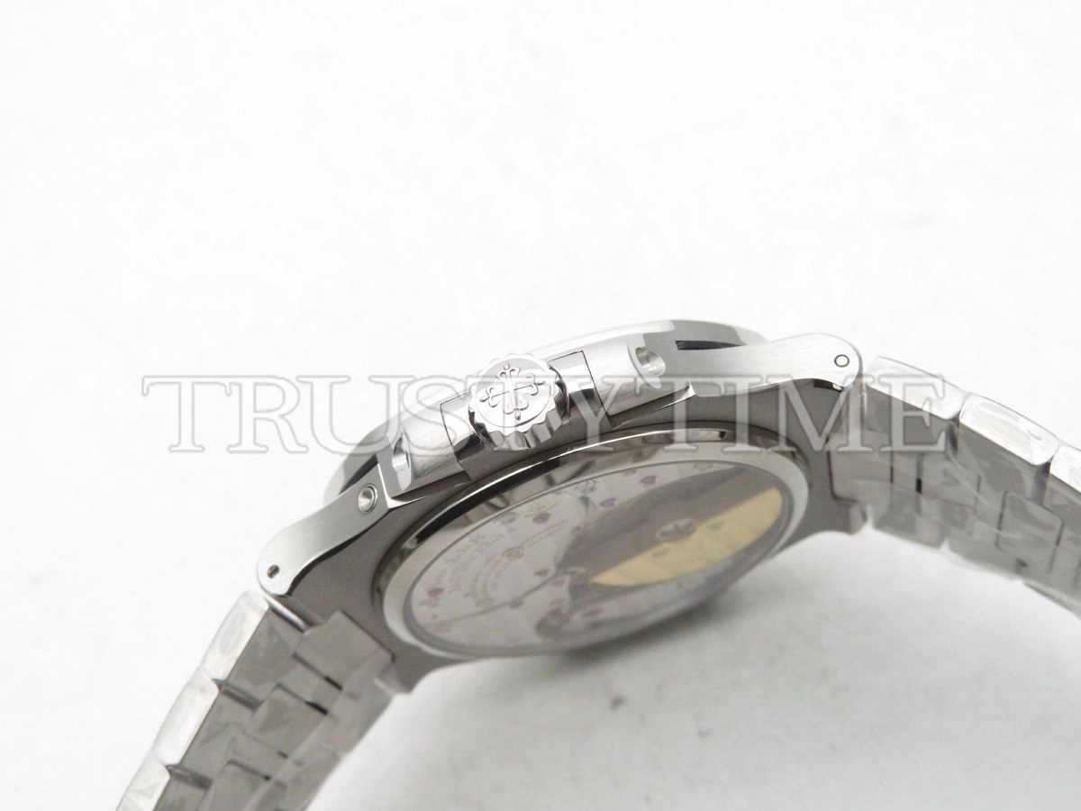 Копия часов Patek Philippe Nautilus Power Reserve Moonphase 40mm 5712/1A-001