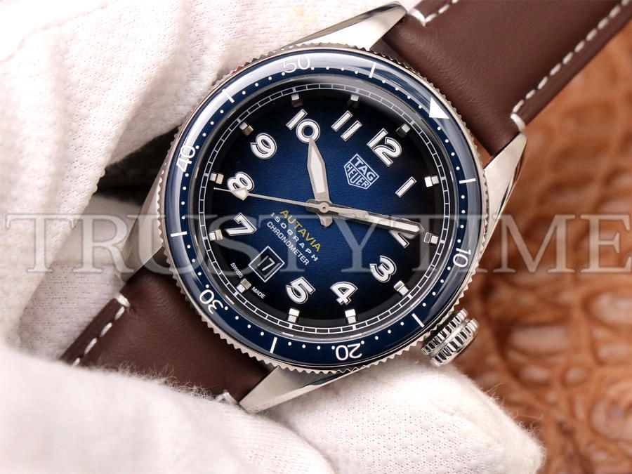 Копия часов Tag Heuer Autavia Isograph Calibre 5 42mm WBE5116.FC8266