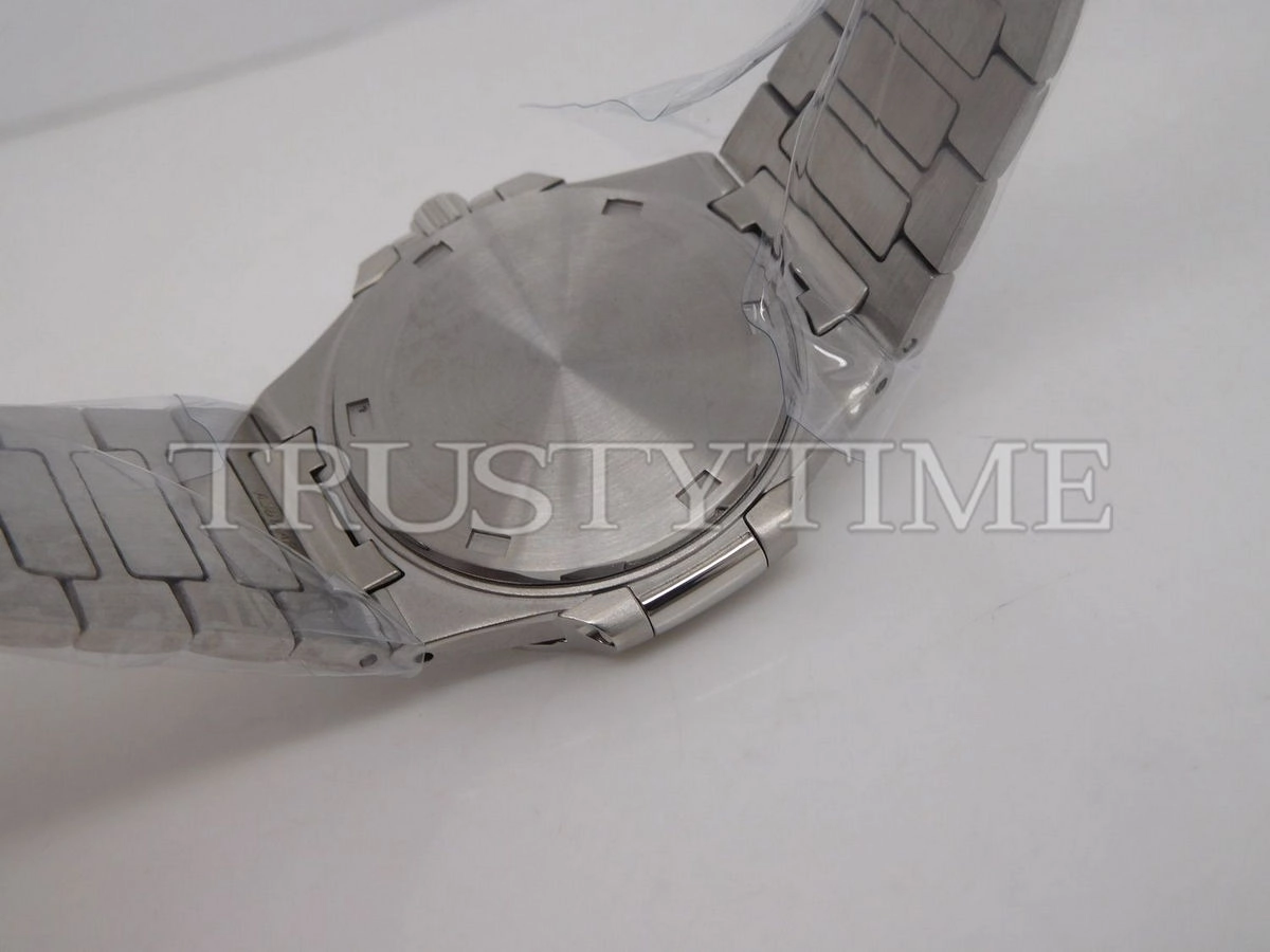 Копия часов Patek Philippe Nautilus Ladies 32mm 7011/1G-001