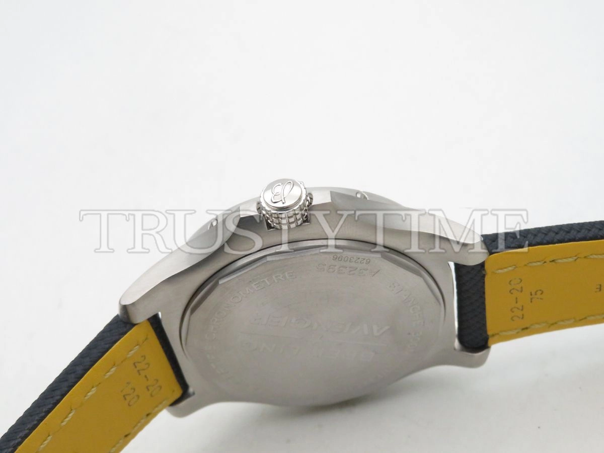 Копия часов Breitling Avenger Automatic GMT 43 A32395101C1X1