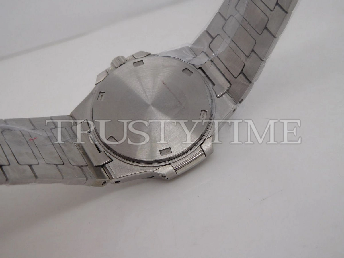 Копия часов Patek Philippe Nautilus Ladies 32mm 7010/1G-001
