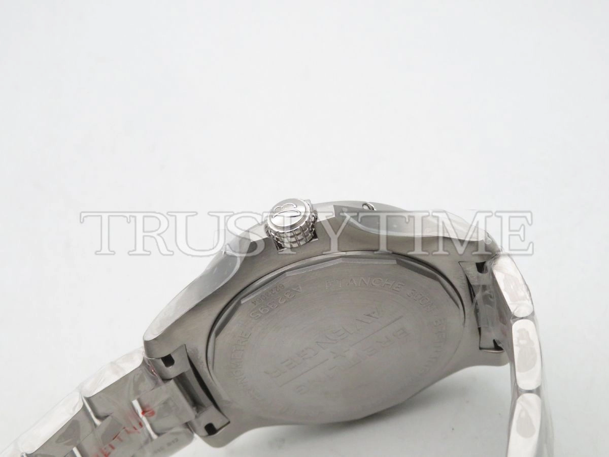 Копия часов Breitling Avenger Automatic GMT 43 A32397101B1A1