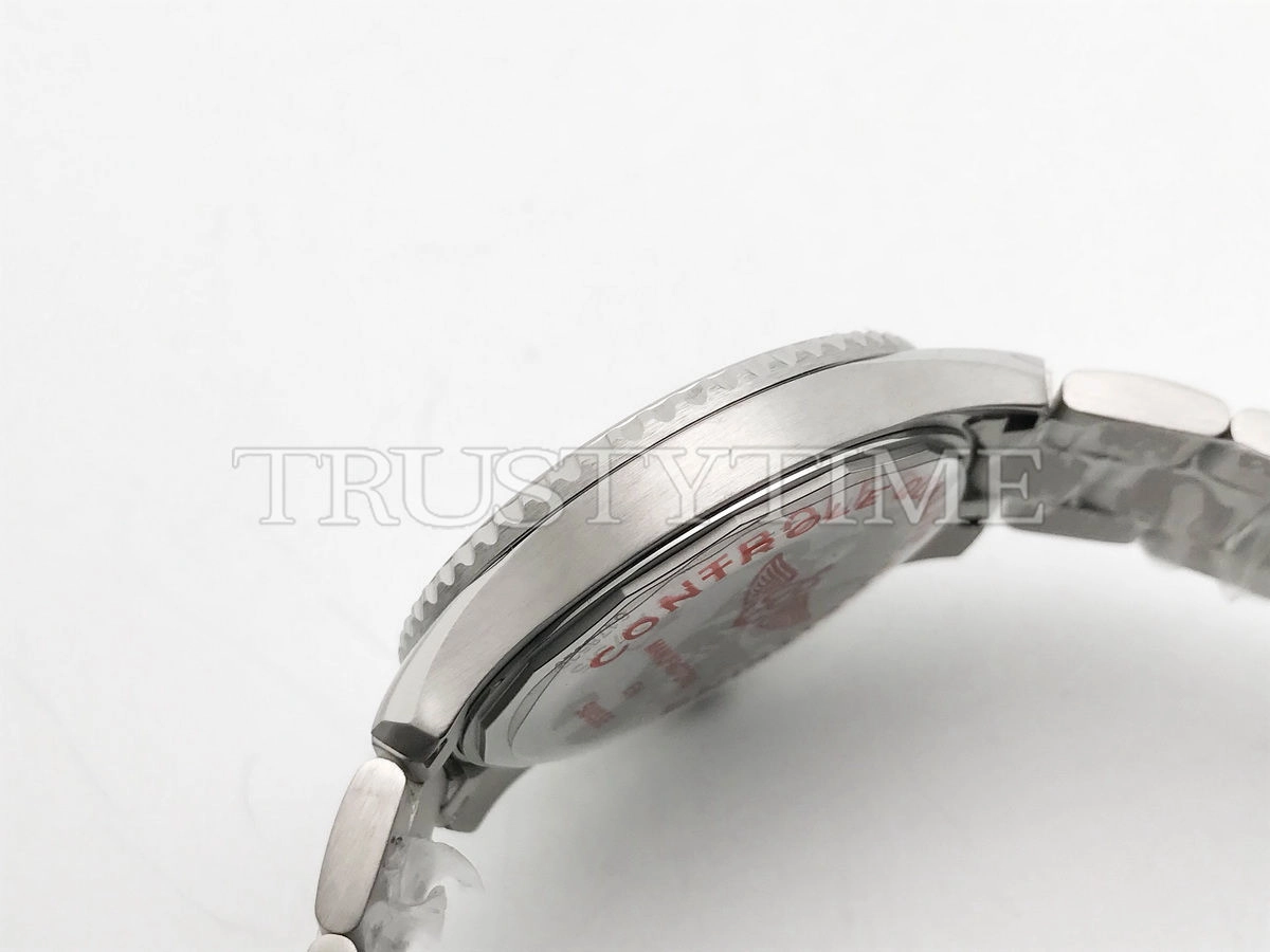 Копия часов Breitling Aviator 8 Automatic 41 A17315101B1A1