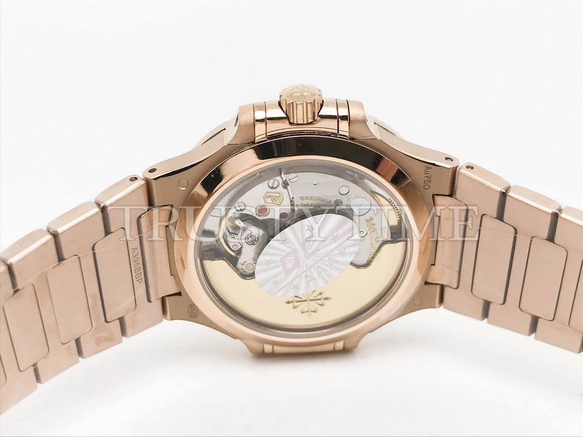 Копия часов Patek Philippe Nautilus Ladies 35mm 7118/1R-001