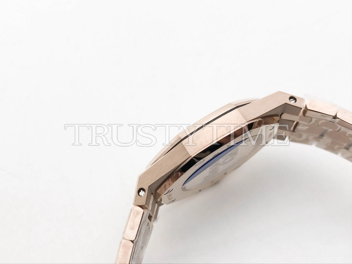 Копия часов Audemars Piguet Royal Oak Ladies 33mm 67651OR.ZZ.1261OR.01