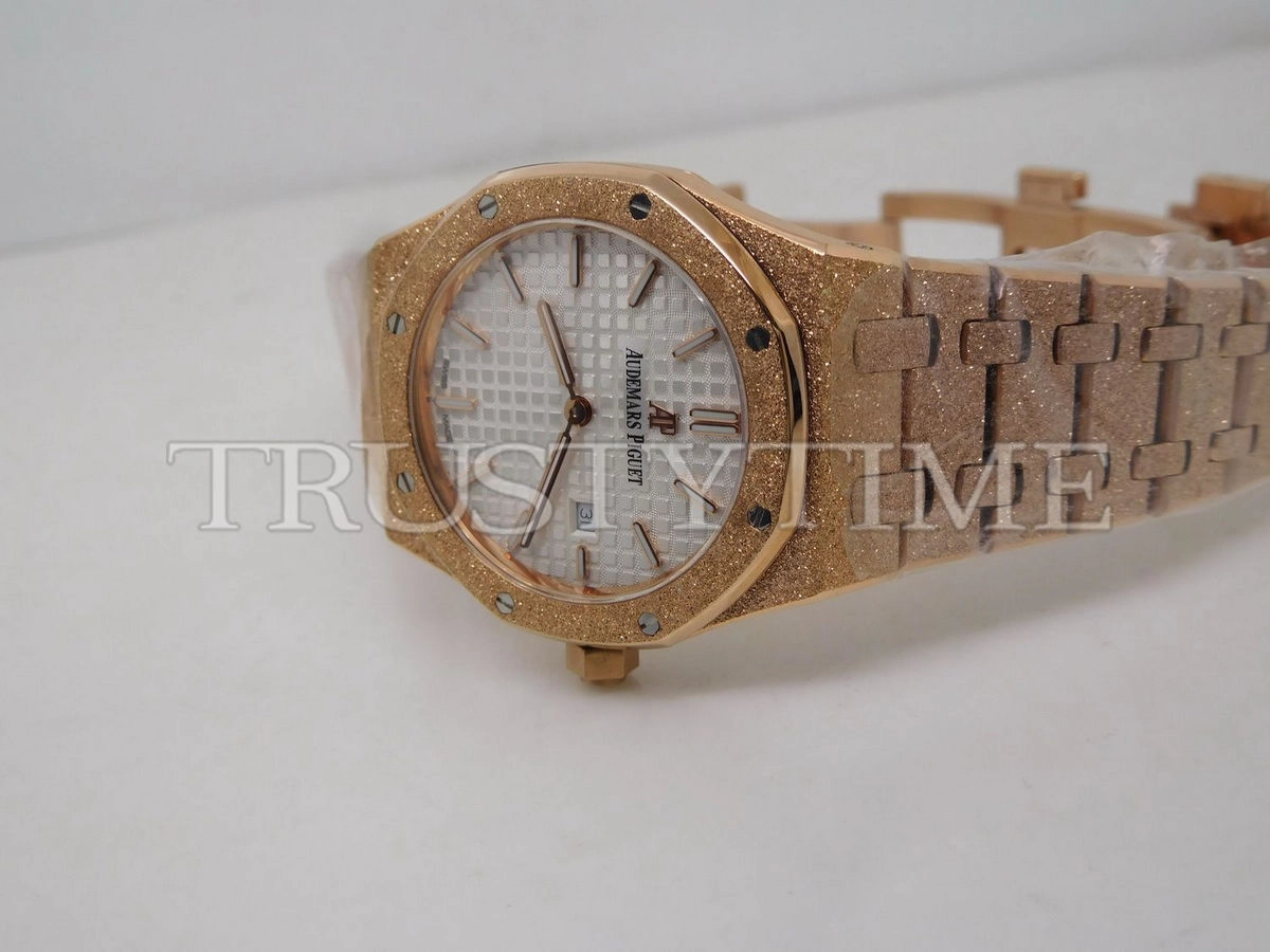 Копия часов Audemars Piguet Royal Oak Frosted 33mm 67653OR.GG.1263OR.01
