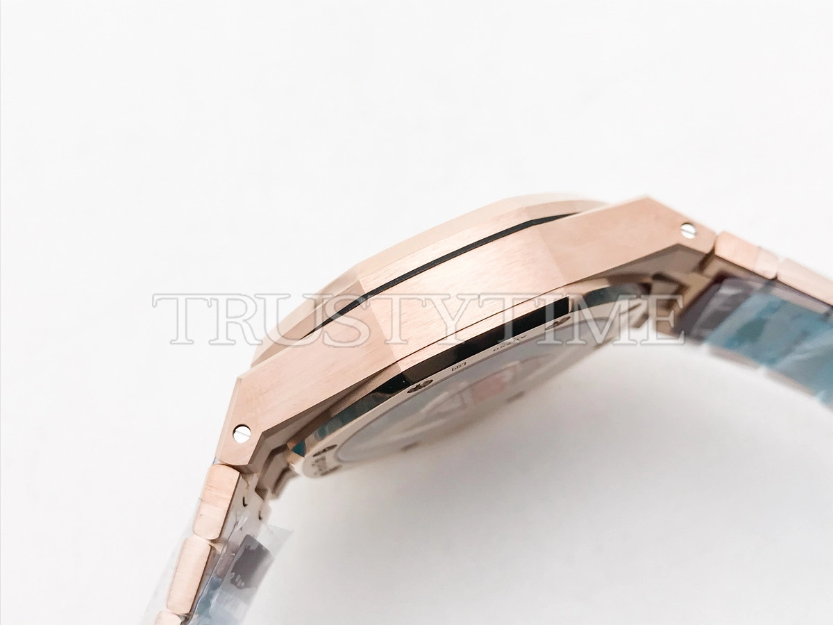 Копия часов Audemars Piguet Royal Oak Selfwinding Chronograph 26240OR.OO.1320OR.05