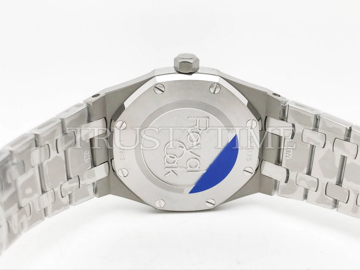 Копия часов Audemars Piguet Royal Oak Ladies 33mm 67651BC.ZZ.1261BC.01