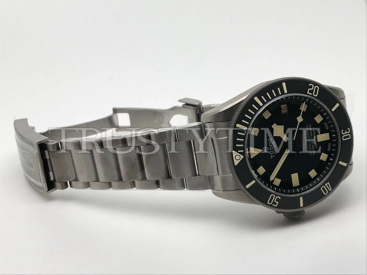 Копия часов Tudor Pelagos Titanium 42mm M25610TNL-0001
