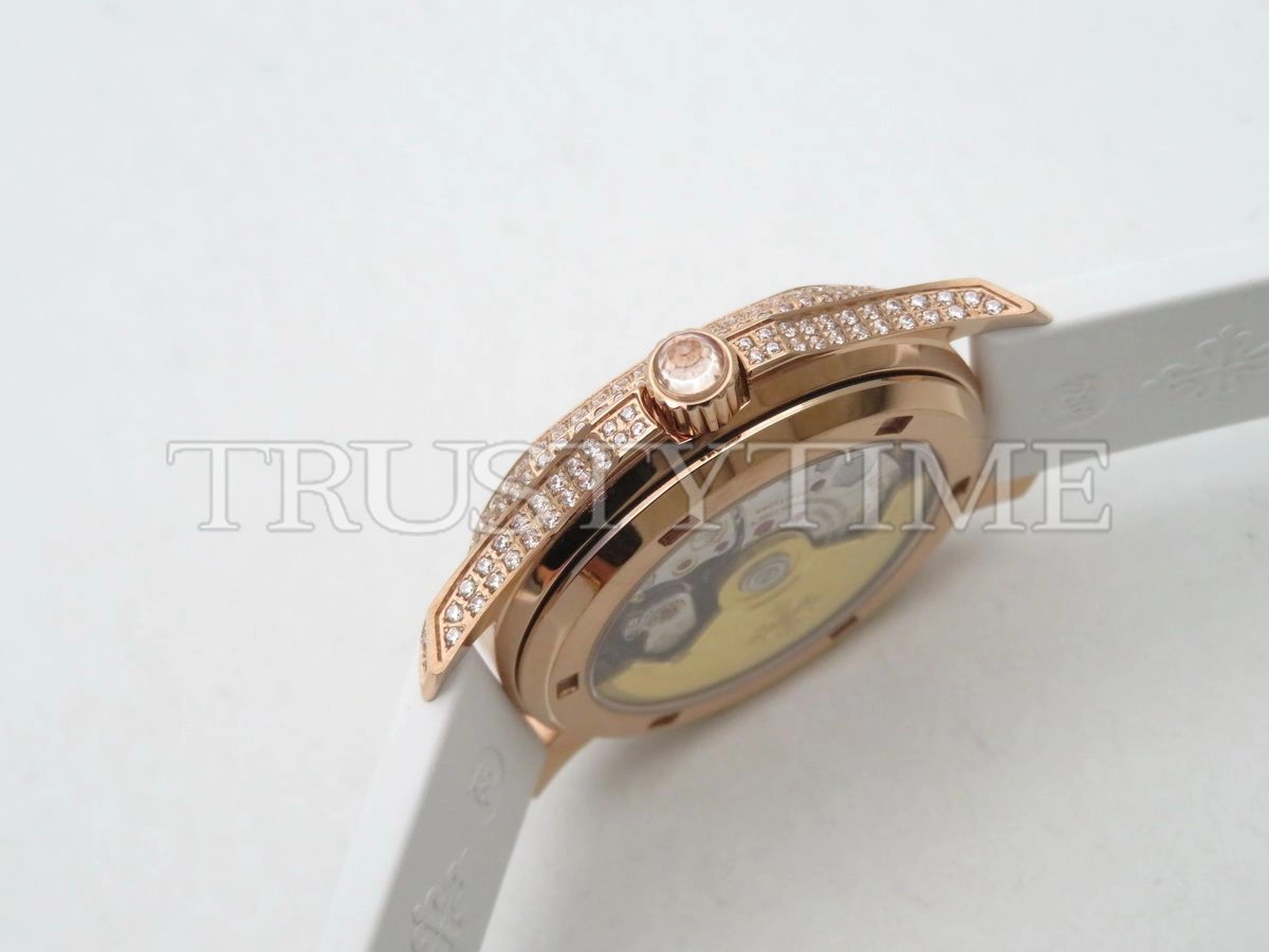Копия часов Patek Philippe Aquanaut Automatic Ladies 35mm 5069R-001