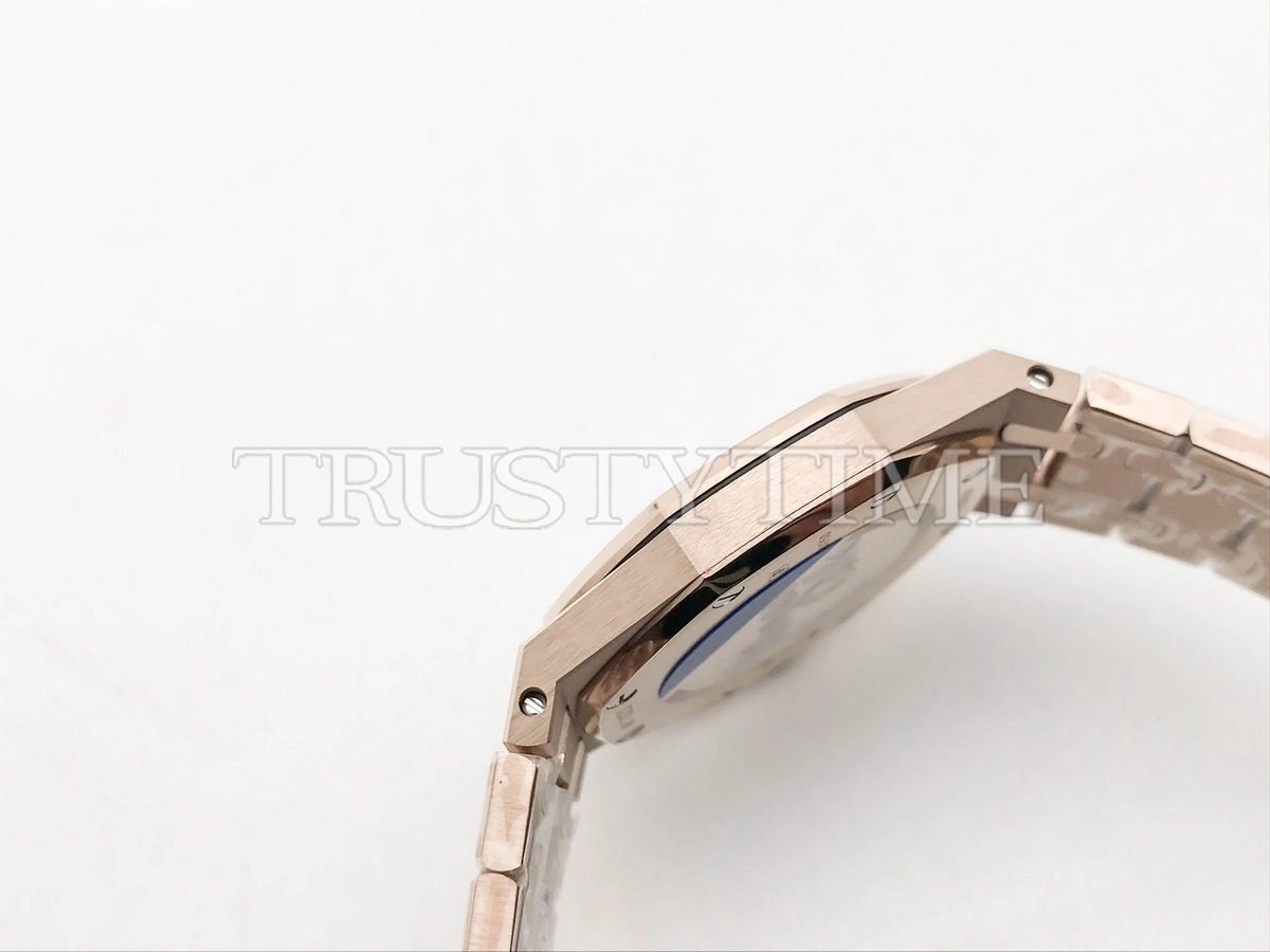 Копия часов Audemars Piguet Royal Oak Ladies 33mm 67651OR.ZZ.1261OR.02