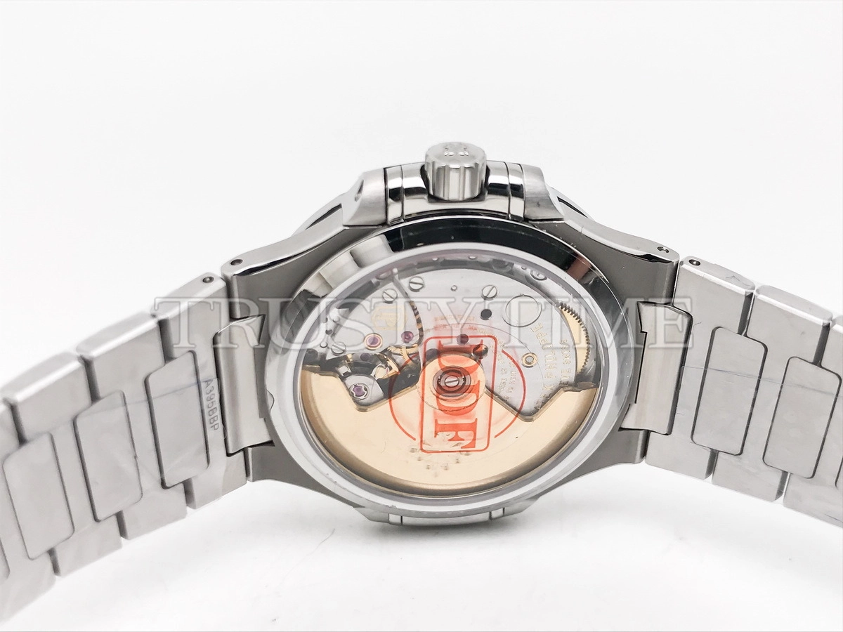 Копия часов Patek Philippe Nautilus Ladies 35mm 7118/1200A-001 Арт.PP-0775