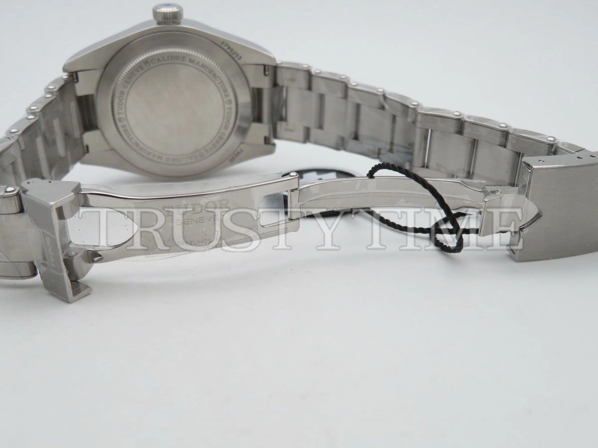 Копия часов Tudor Heritage Black Bay 39mm M79230N-0009