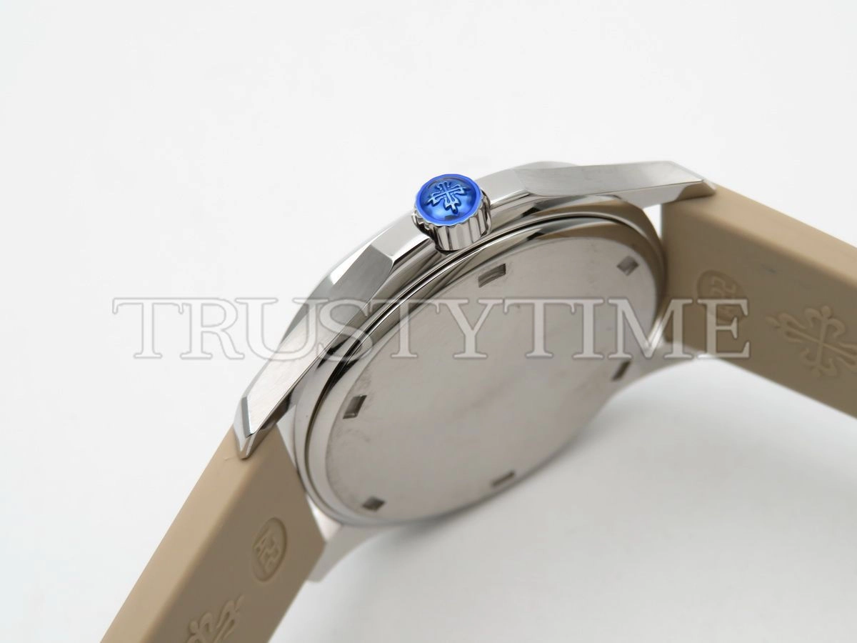 Копия часов Patek Philippe Aquanaut Quartz Ladies 35mm 5067A-020