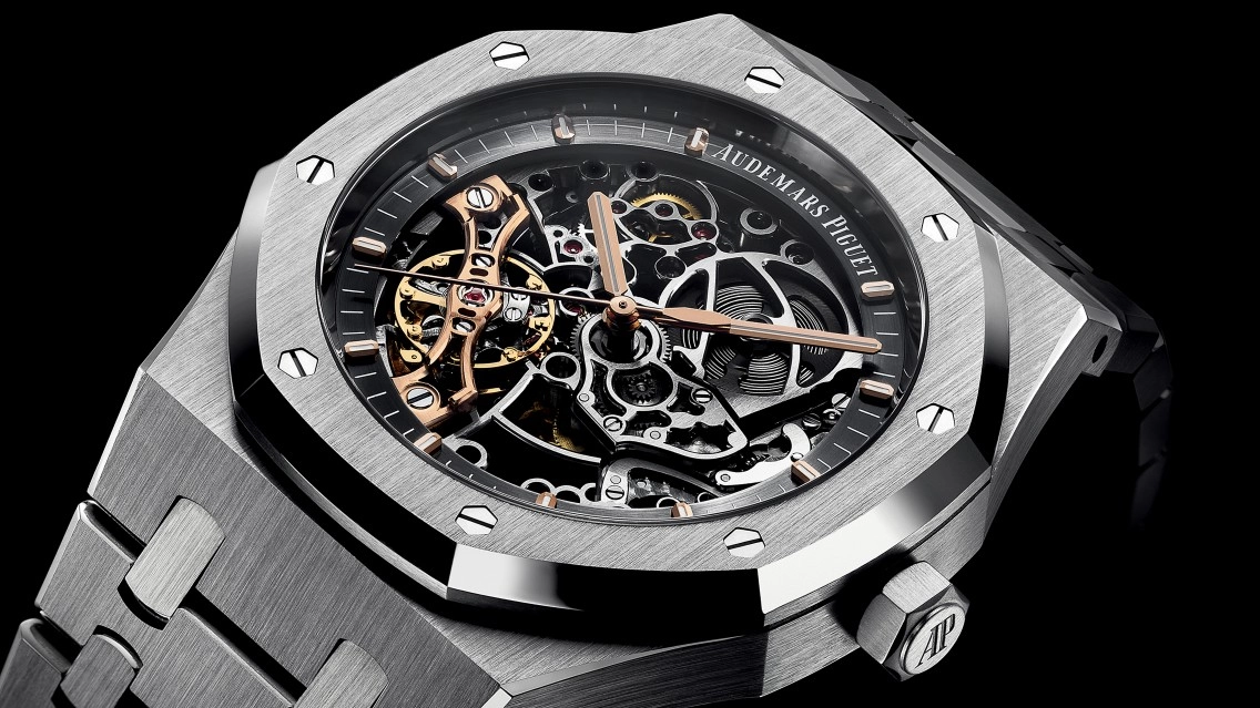 Audemars Piguet Royal Oak 15407 и кастомная версия: сравнение корпуса и баланса