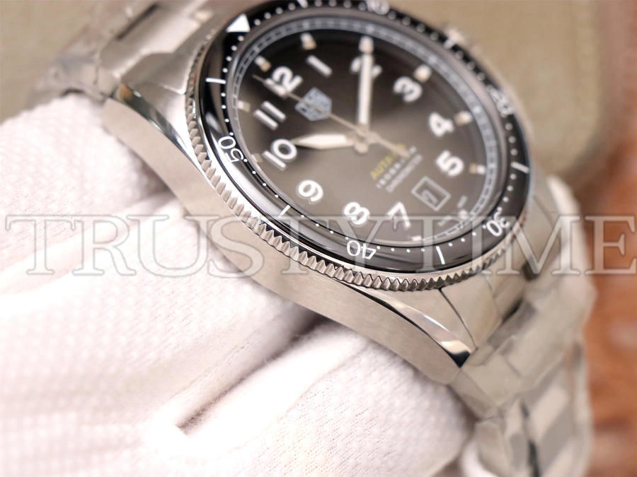 Копия часов Tag Heuer Autavia Isograph Calibre 5 42mm WBE5114.EB0173