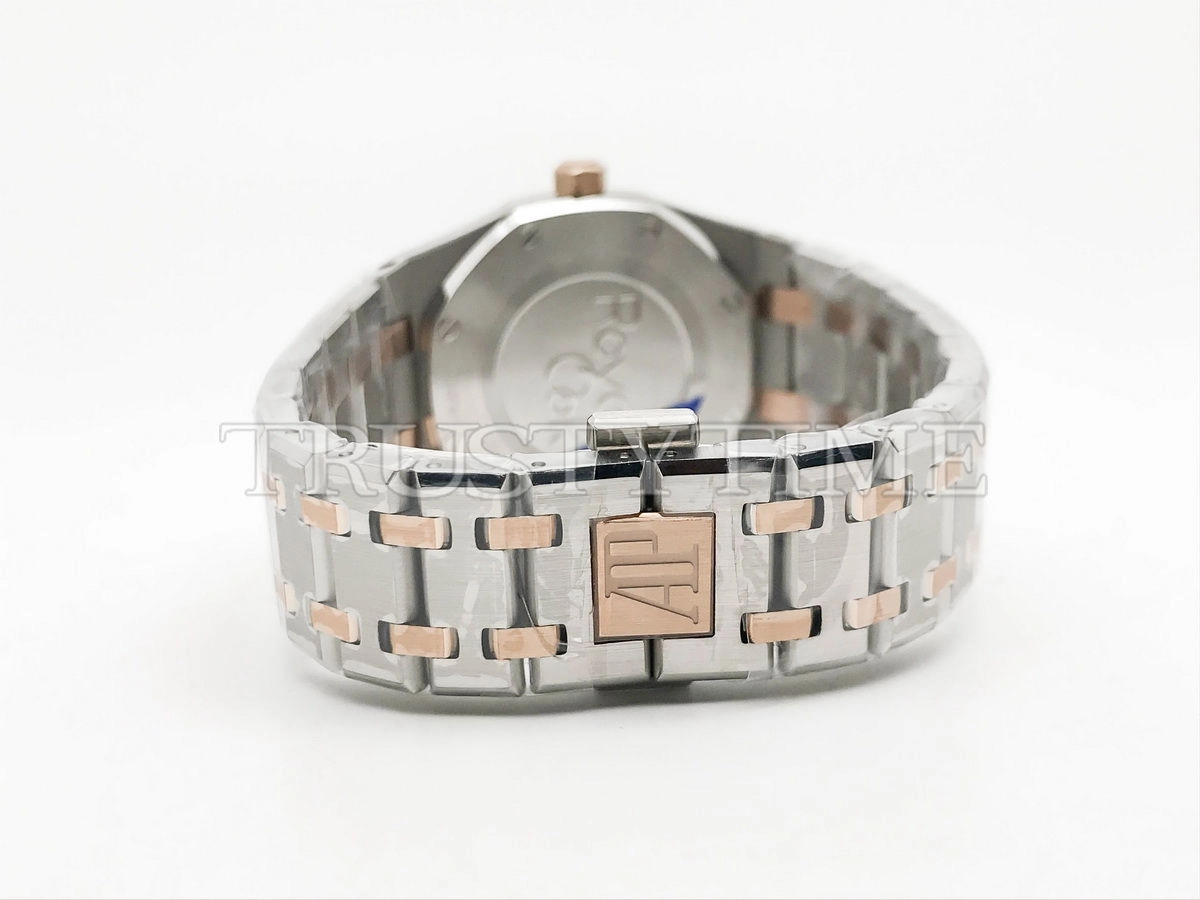 Копия часов Audemars Piguet Royal Oak Ladies 33mm 67651SR.ZZ.1261SR.01