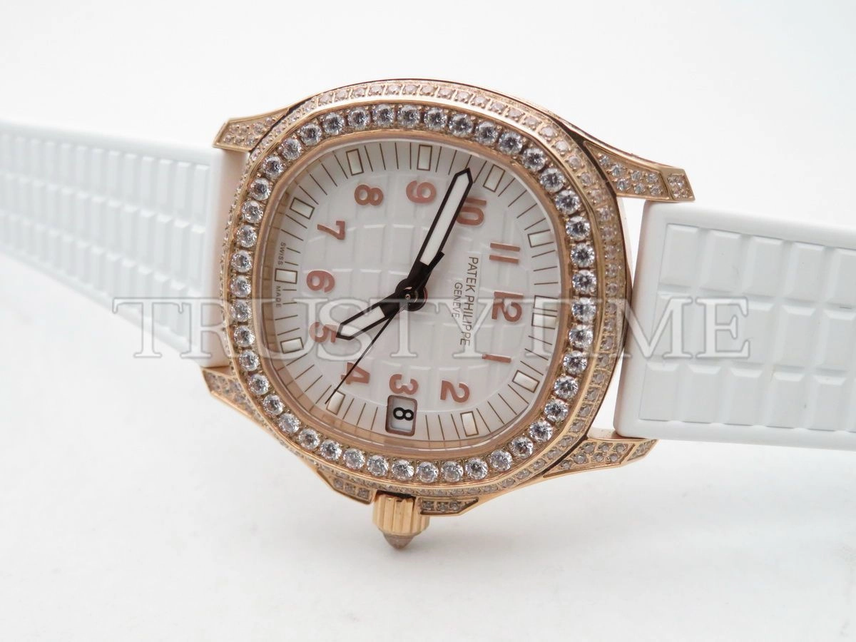 Копия часов Patek Philippe Aquanaut Automatic Ladies 35mm 5069R-001