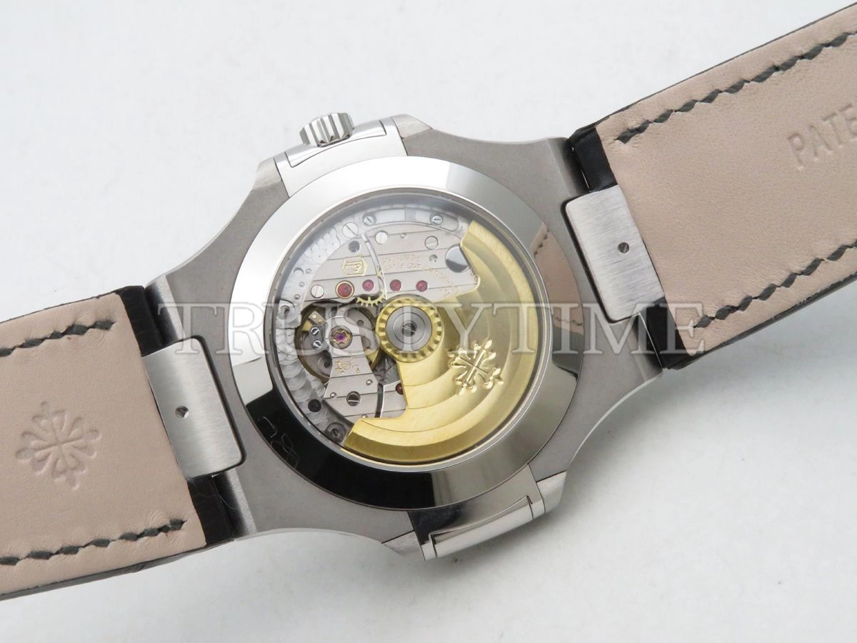 Копия часов Patek Philippe Nautilus Annual Calendar 40,5mm 5726A-001
