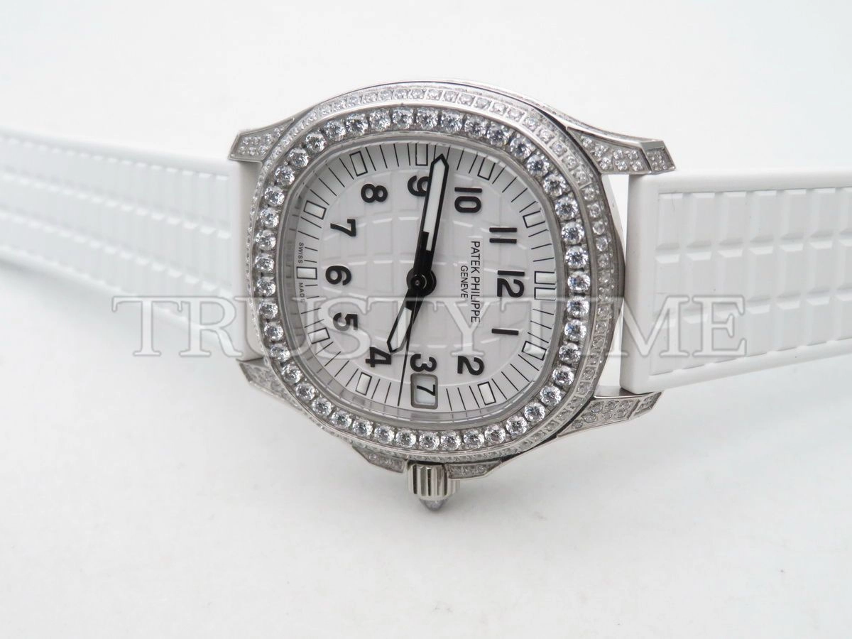 Копия часов Patek Philippe Aquanaut Automatic Ladies 35mm 5069G-011