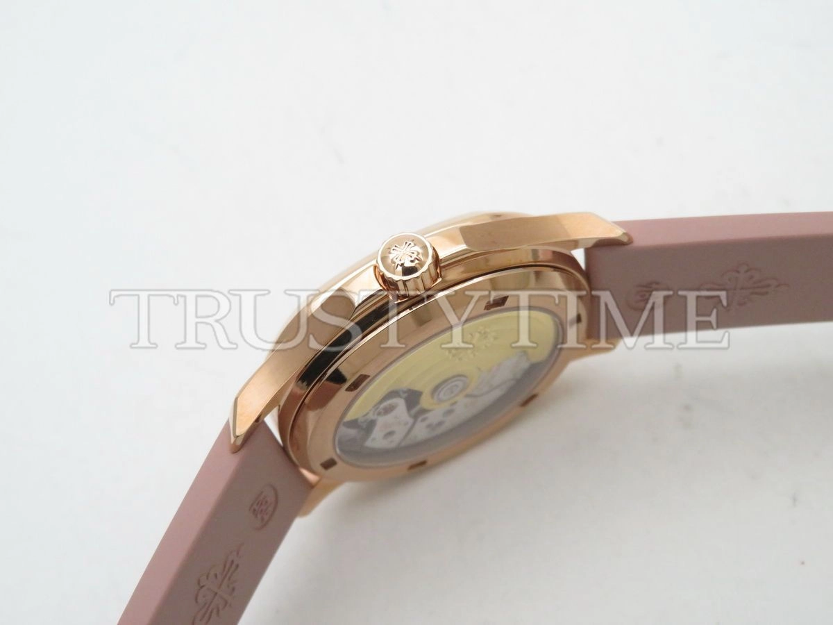 Копия часов Patek Philippe Aquanaut Automatic Ladies 35mm 5072R-001