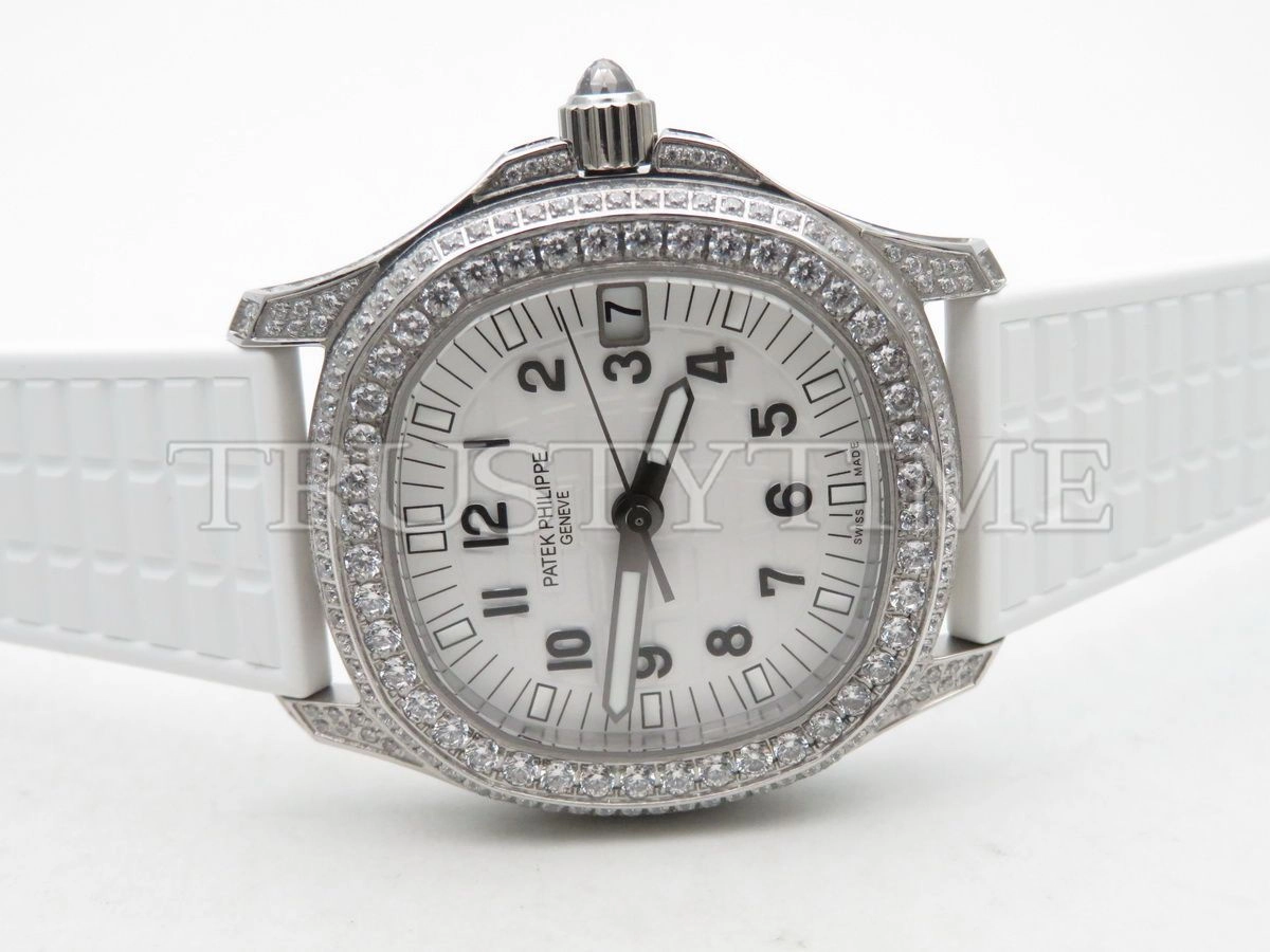 Копия часов Patek Philippe Aquanaut Automatic Ladies 35mm 5069G-011