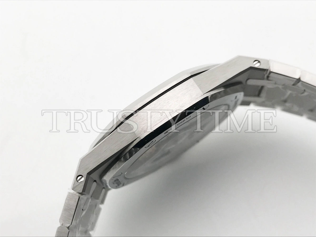 Копия часов Audemars Piguet Royal Oak “Jumbo” Extra-Thin Platinum and Smoked Green Dial 15202PT.OO.1240PT.01