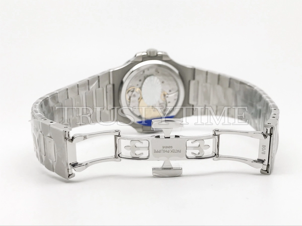 Копия часов Patek Philippe Nautilus Power Reserve Moonphase 40mm 5712/1A-001 Tiffany&Co.