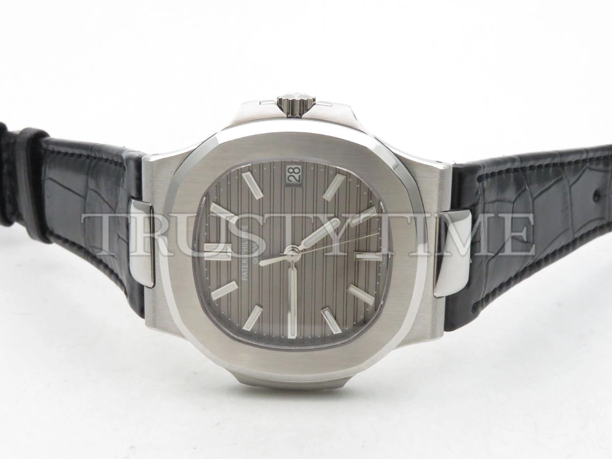 Копия часов Patek Philippe Nautilus 40mm 5711G-001