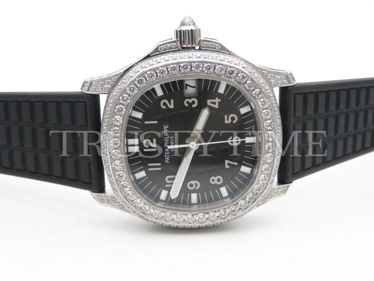 Копия часов Patek Philippe Aquanaut Automatic Ladies 35mm 5069G-001