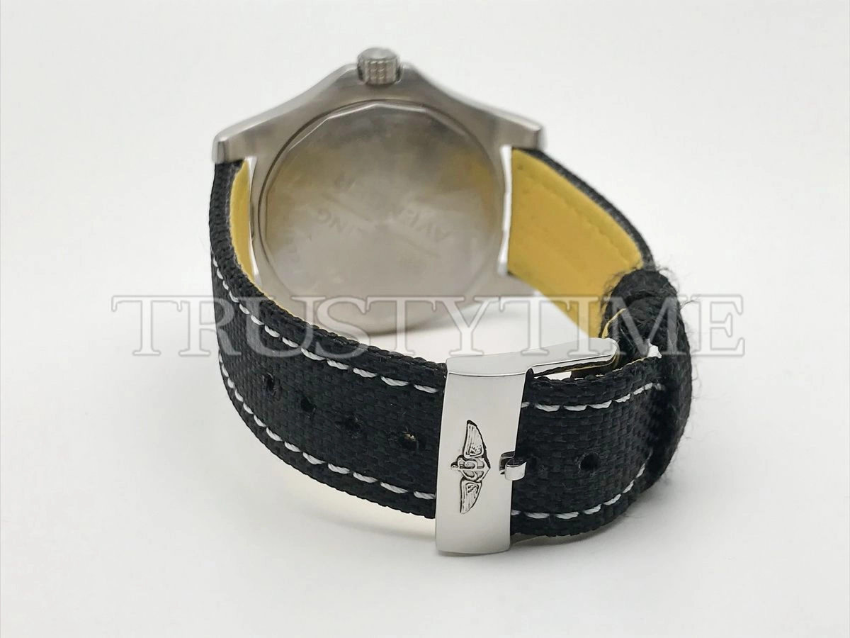 Копия часов Breitling Avenger Automatic GMT 43 A32397101A1X1