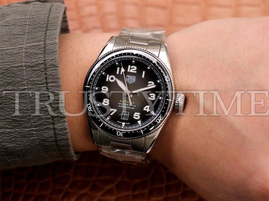 Копия часов Tag Heuer Autavia Isograph Calibre 5 42mm WBE5114.EB0173