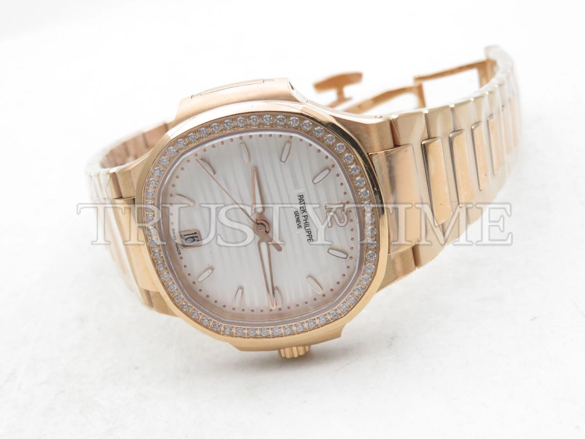 Копия часов Patek Philippe Nautilus Ladies 35mm 7118/1200R-001