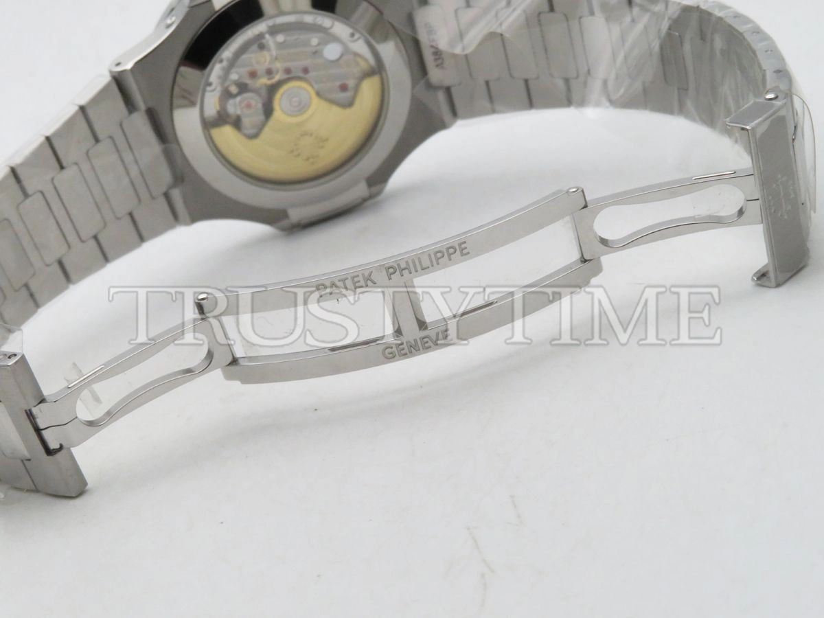 Копия часов Patek Philippe Nautilus Annual Calendar 40,5mm 5726/1A-010