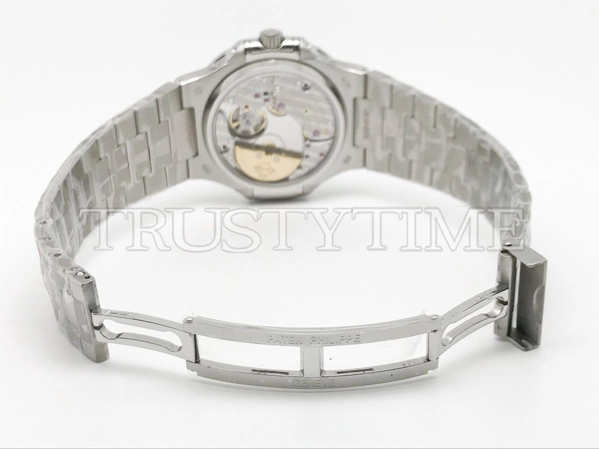 Копия часов Patek Philippe Nautilus Perpetual Calendar 40mm 5740/1G-001