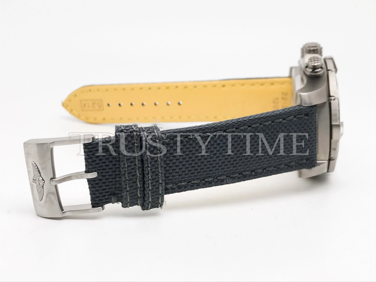 Копия часов Breitling Avenger Bandit Chronograph 45 E13383101M2W1